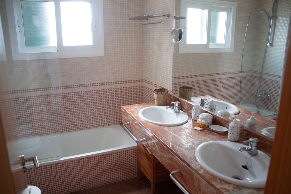 House, 4 Bedrooms photo 3