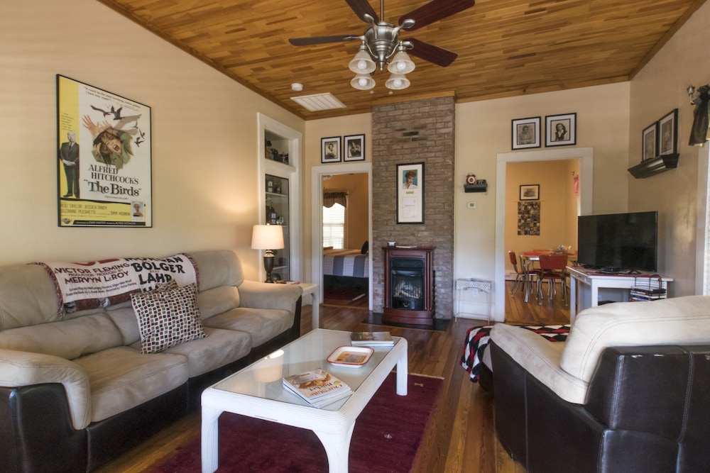 Movie Galley Suite, 1 King Bed and 1 Queen Sofa Bed, Patio
