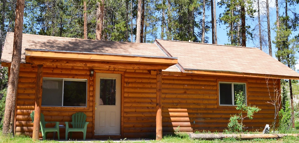 Cabin, 1 Queen Bed (Yarrow - Pet Friendly) photo 3