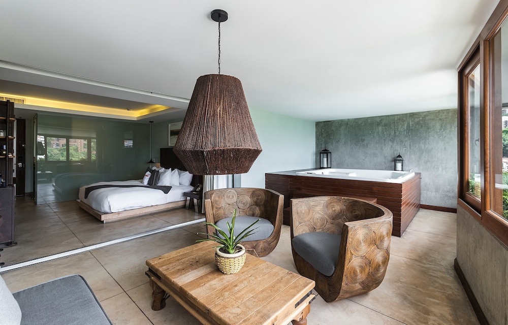 Suite, 1 King Bed, Jetted Tub - Photo 15