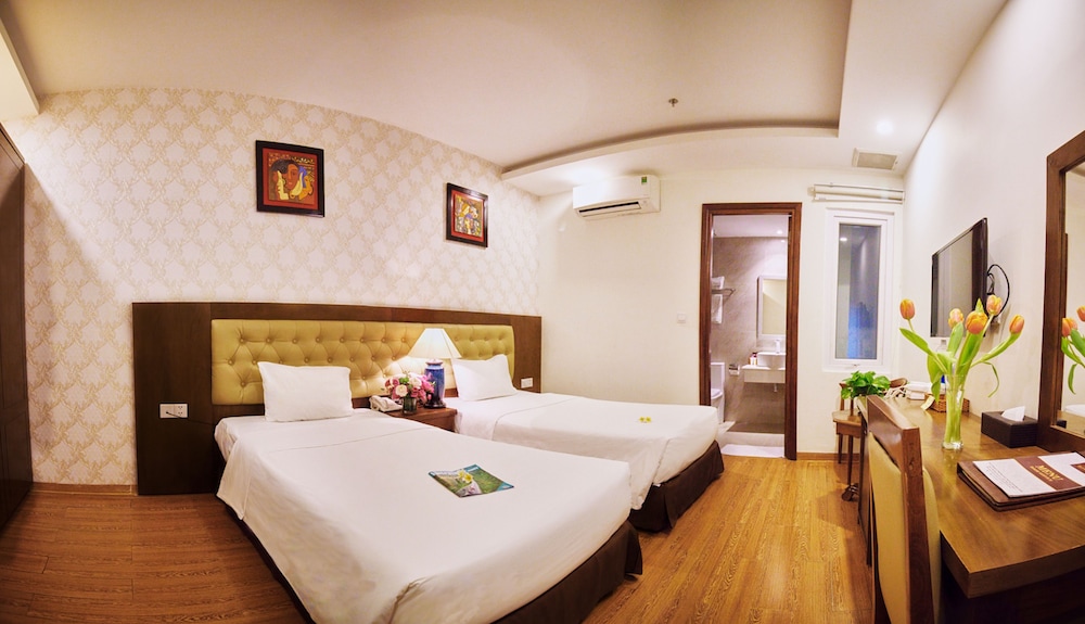 Deluxe Triple Room, Partial Ocean View photo 3