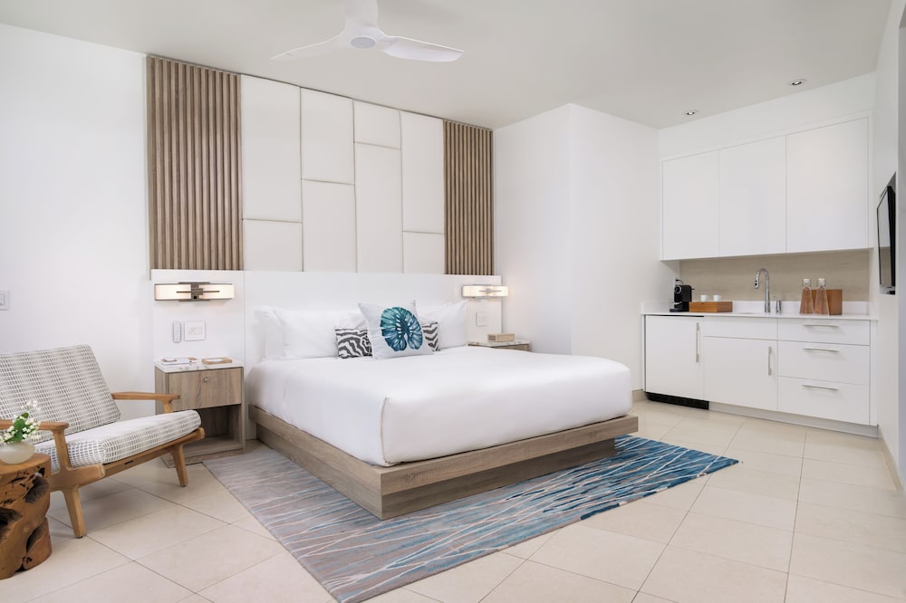 Penthouse (Studio with Hot Tub) photo 3