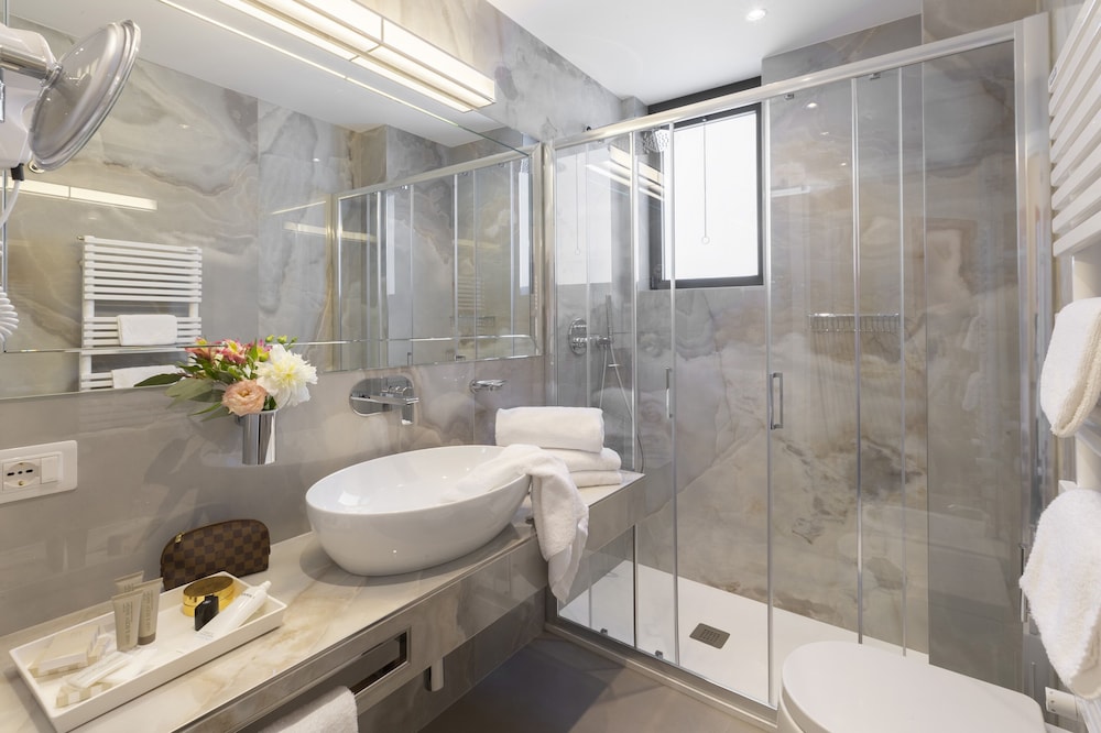 Deluxe Triple Room - Photo 18