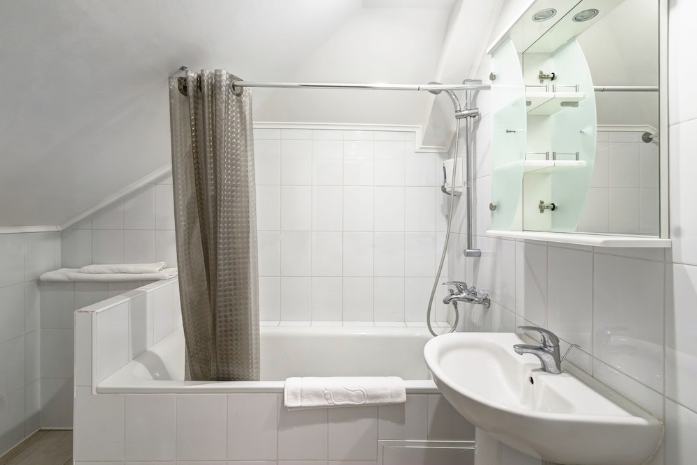 Triple Room, 3 Twin Beds, Non Smoking photo 3