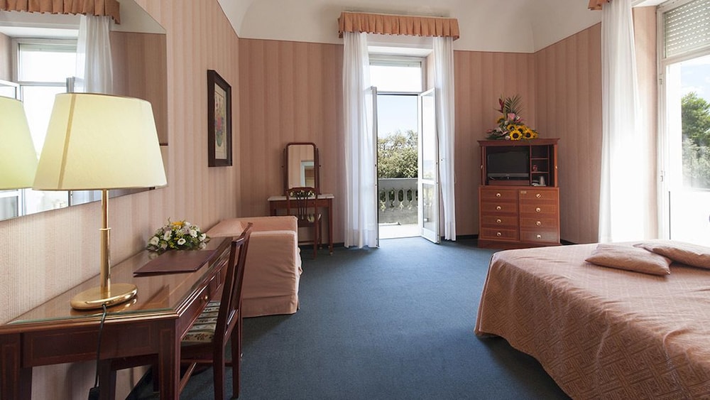 Standard Double or Twin Room - Photo 2