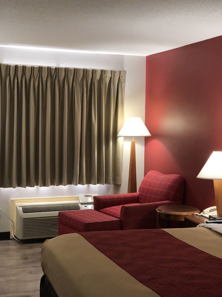Standard Room, 1 King Bed, Non Smoking - Photo 13