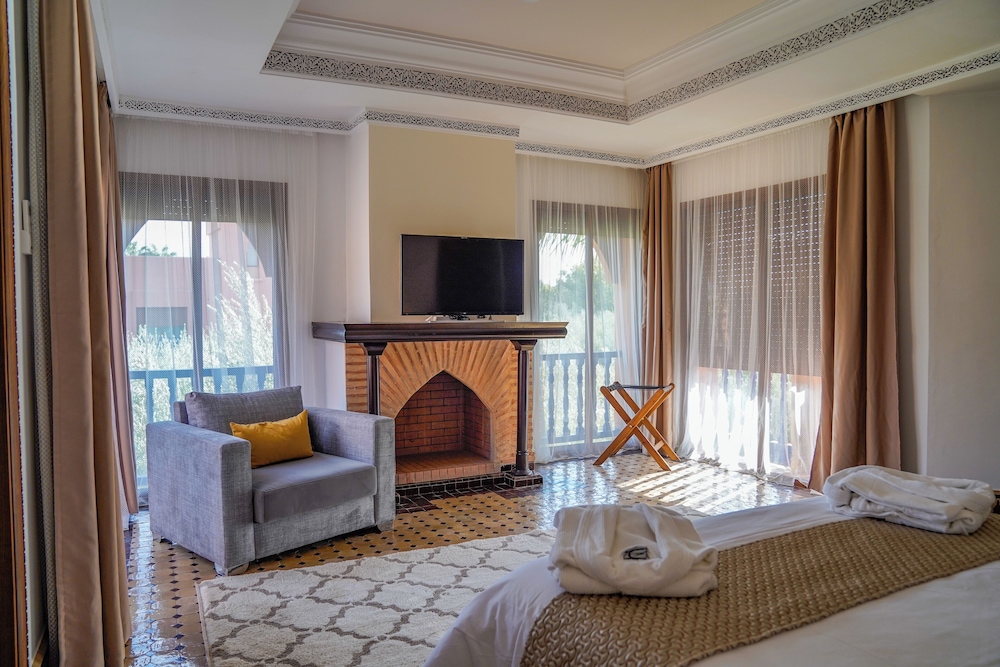 Deluxe Room, 1 King Bed, Garden View