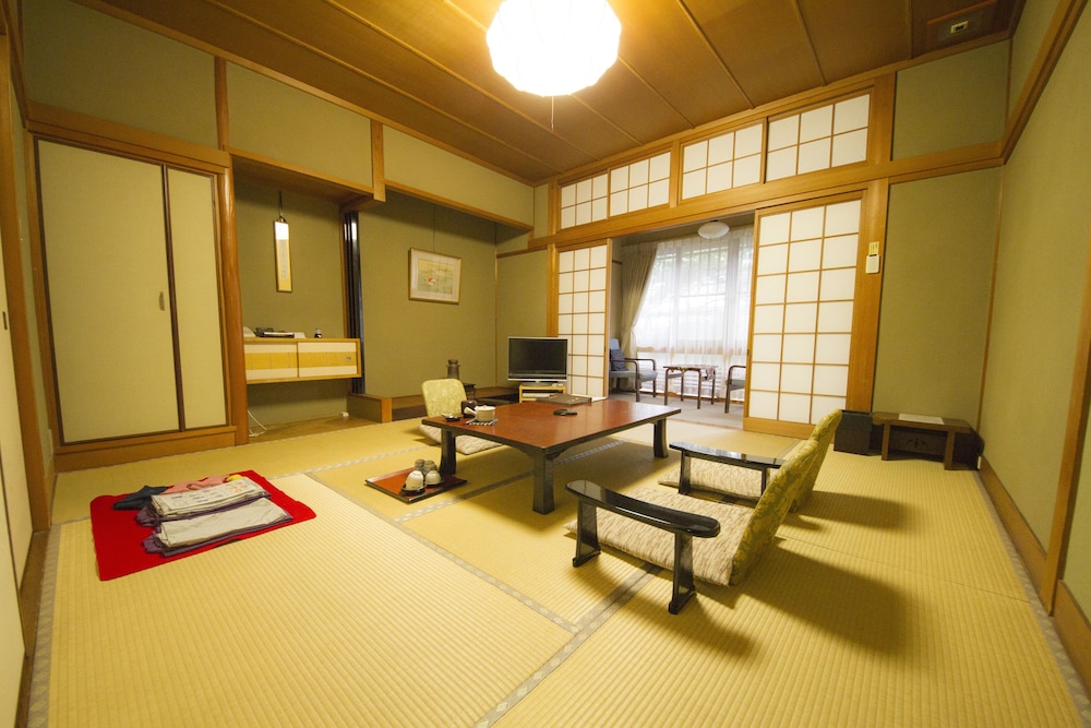 Traditional Room, Non-Smoking (2 meals - Dinner with Crab) photo 2