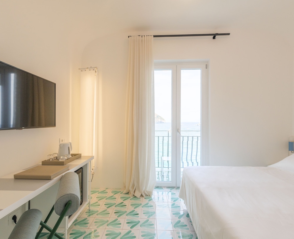 Superior Double Room, Sea View - Photo 7