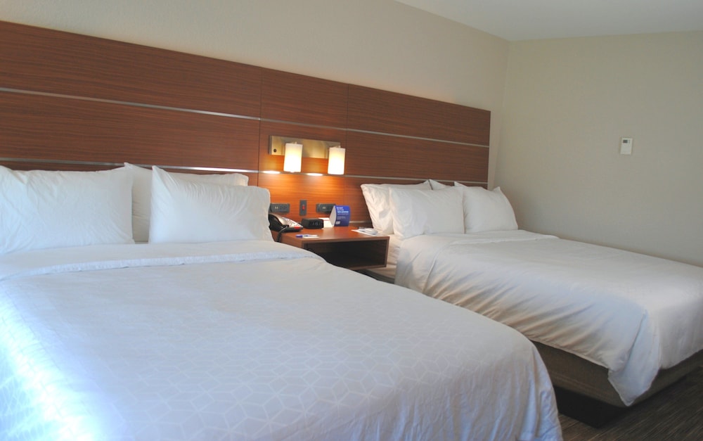Standard Room, 2 Queen Beds, Accessible (Comm, Addl Living Area)