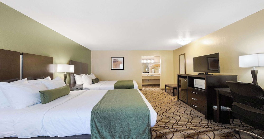 Deluxe Room, 2 Queen Beds, Non Smoking, Refrigerator & Microwave - Photo 7