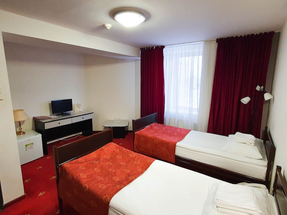 Economy Twin Room, 2 Twin Beds photo 2