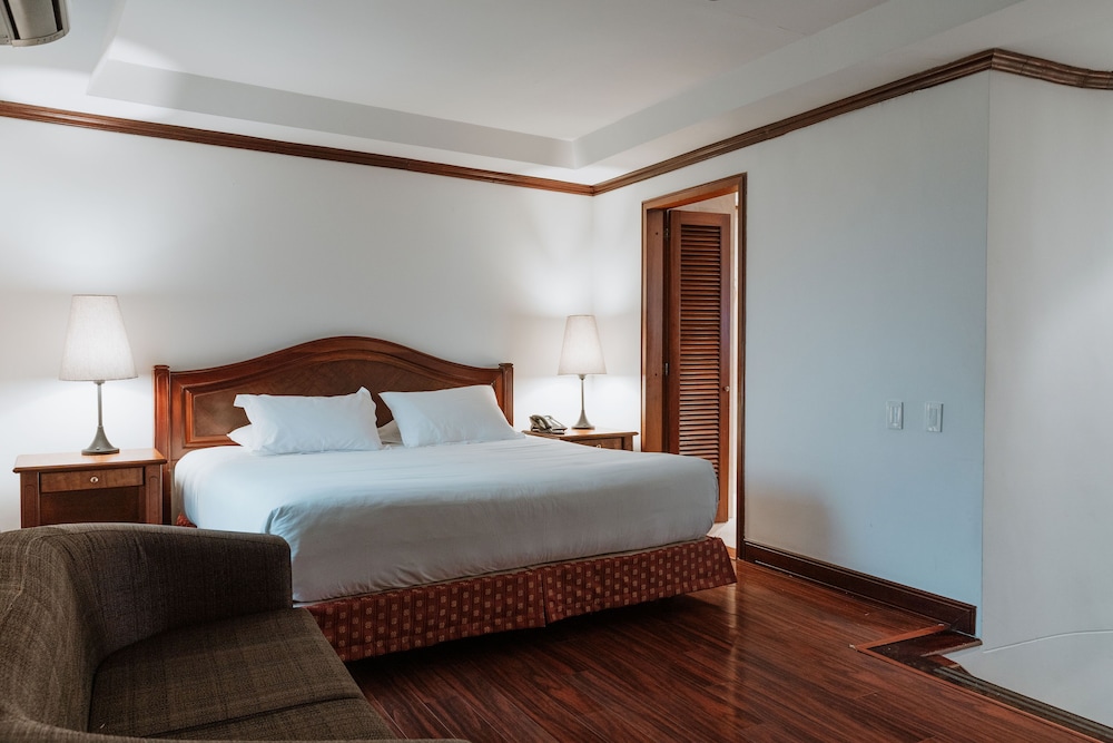 Grand Suite, Hot Tub - Photo 1
