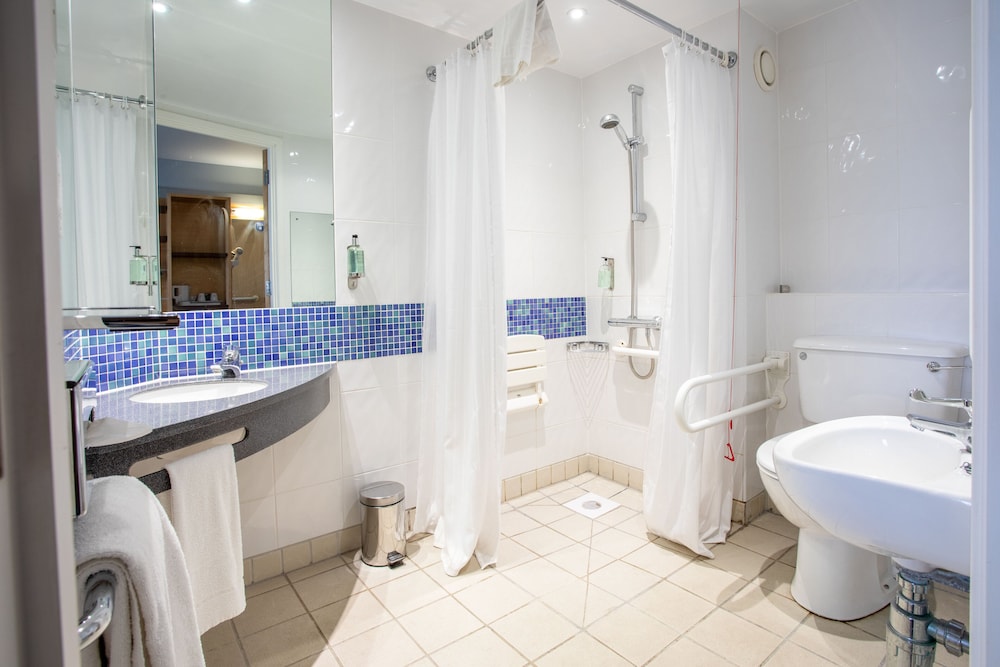 Standard Room, 1 Double Bed, Accessible (with Free Hot Breakfast) - Photo 4