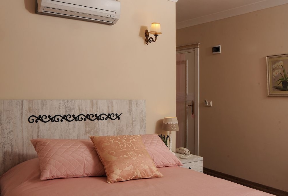 Standard Double or Twin Room photo 3