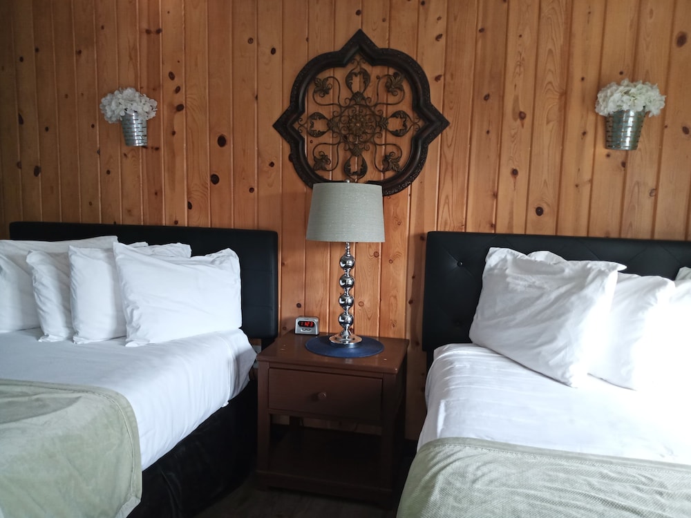 Classic Suite, 2 Double Beds, Non Smoking, Kitchenette