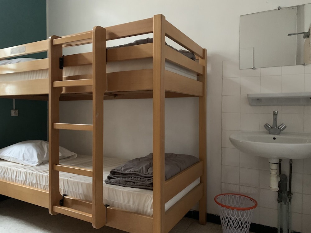 Triple Room - Shared Bathroom photo 1