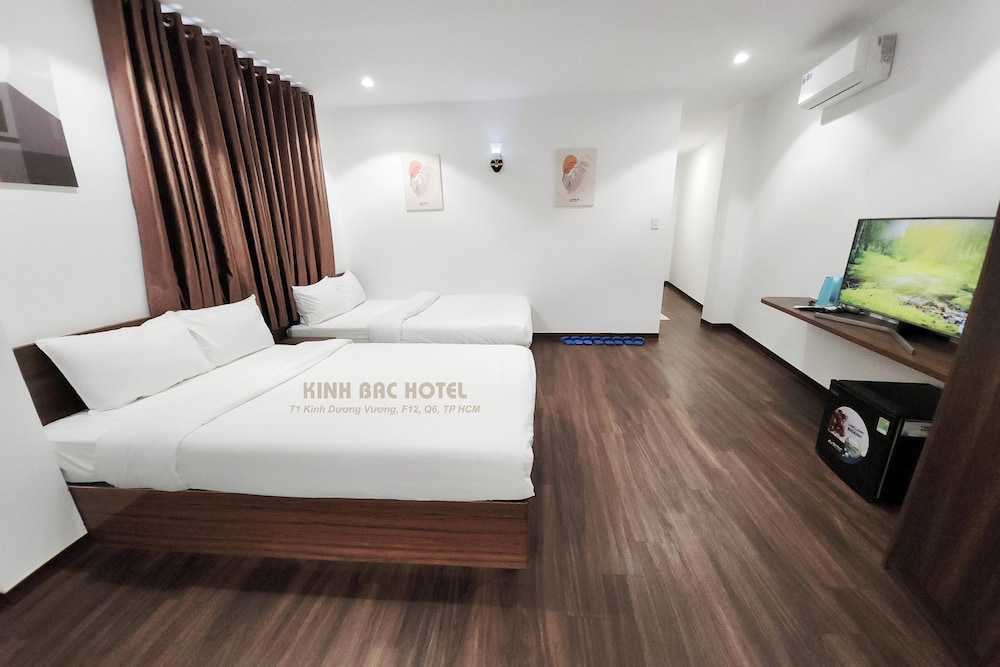 Deluxe Quadruple Room, Private Bathroom, City View