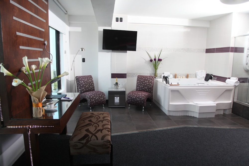 Deluxe Suite photo 3
