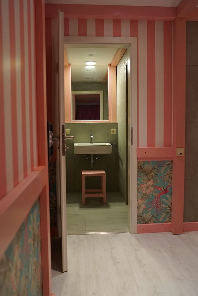 Superior Studio, Private Bathroom - Photo 7