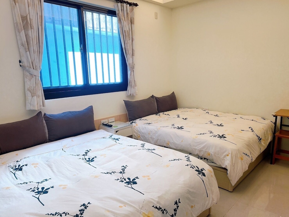 Economy Quadruple Room photo 2