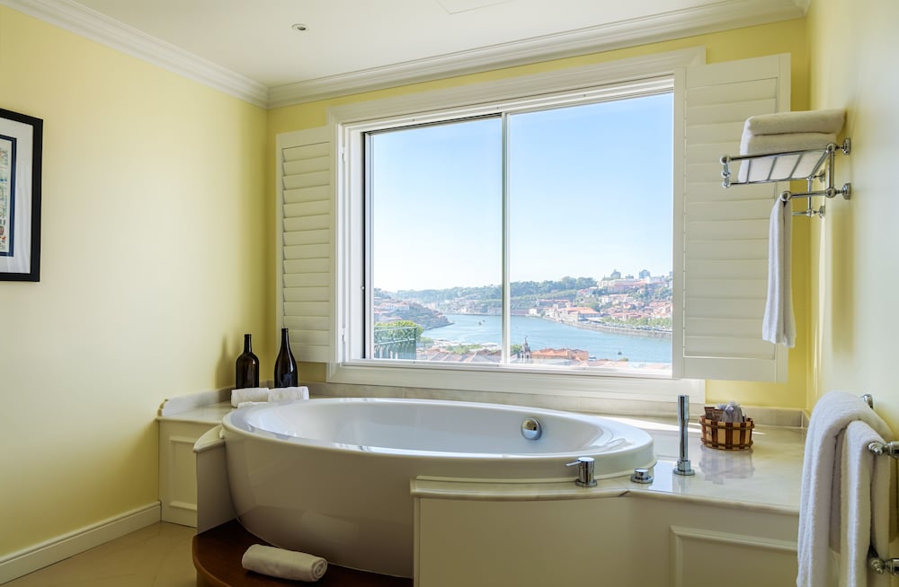 Artist Suite - Panoramic River and City View - Floor 7 of main building photo 3