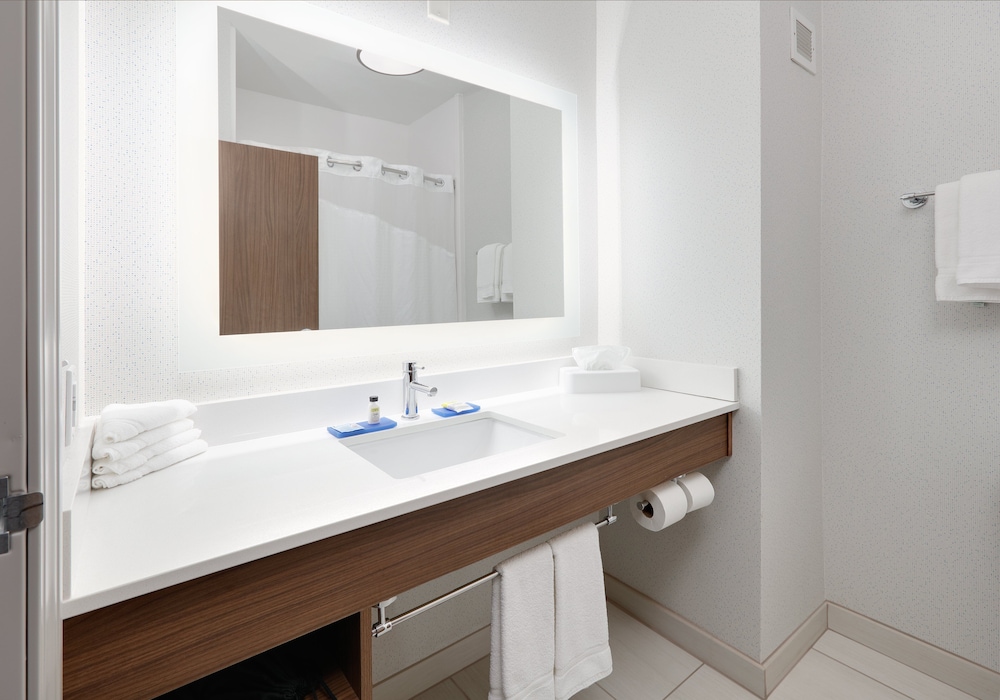 Suite, 2 Queen Beds - Photo 2