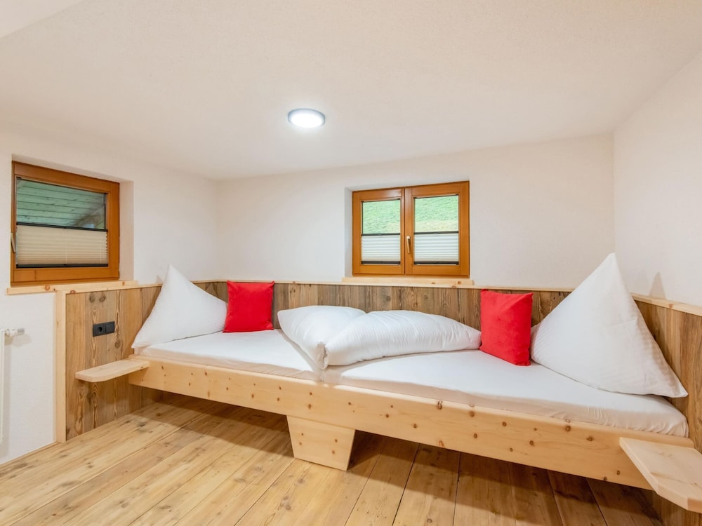 Classic House, 4 Bedrooms photo 1