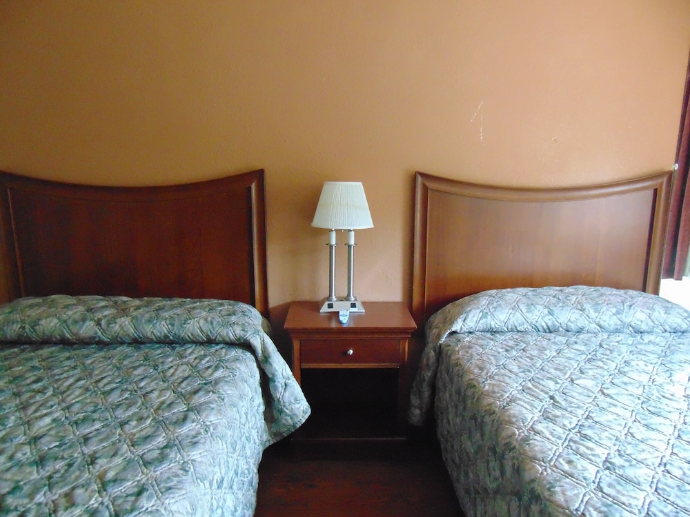 Room, 2 Double Beds, Smoking photo 3