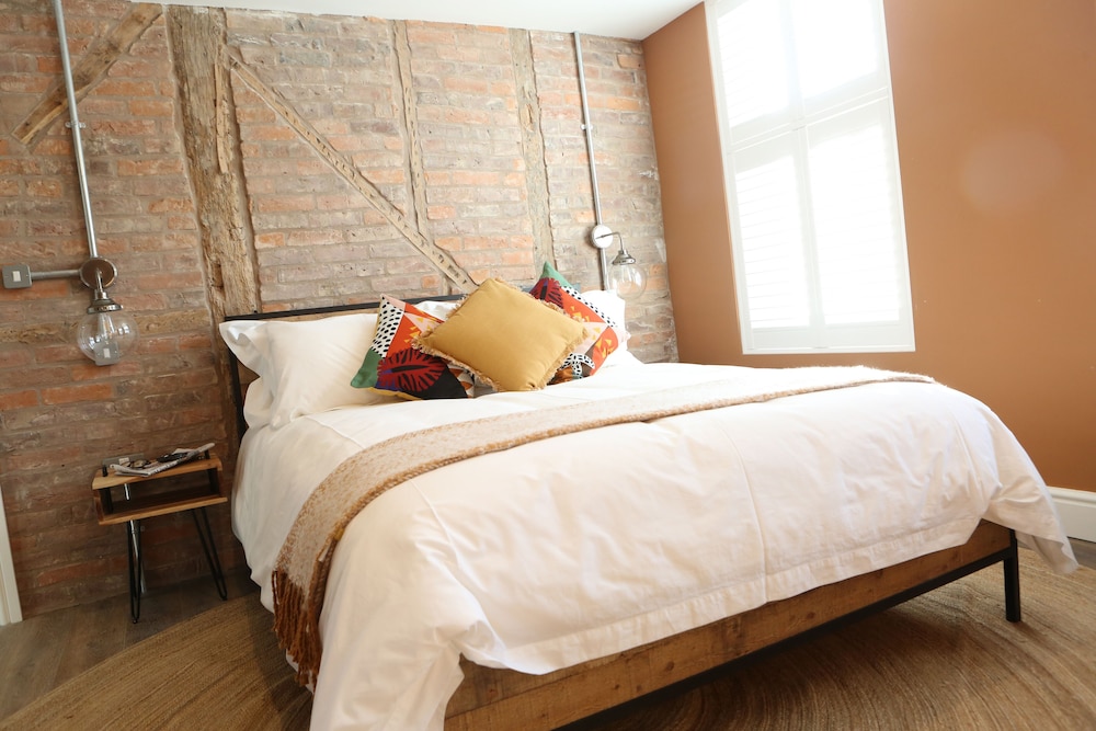 Superior Apartment, 1 Bedroom, Refrigerator & Microwave photo 3