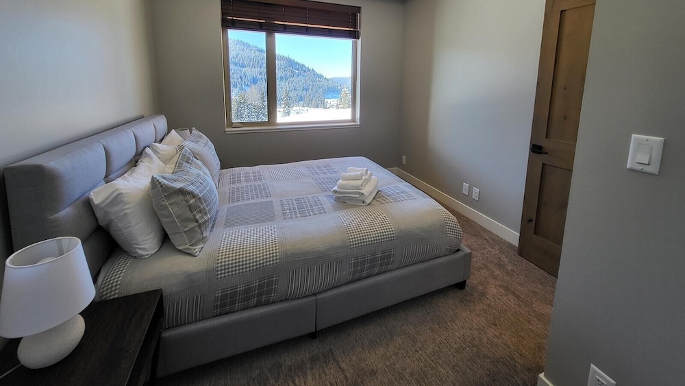 Townhome, 2 Bedrooms photo 2