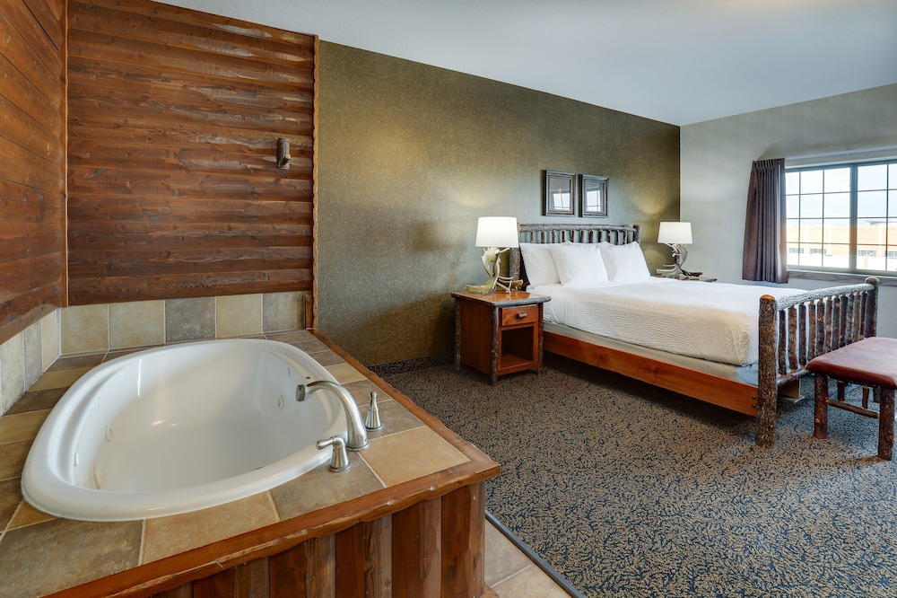 Expanded King with Whirlpool - Photo 1