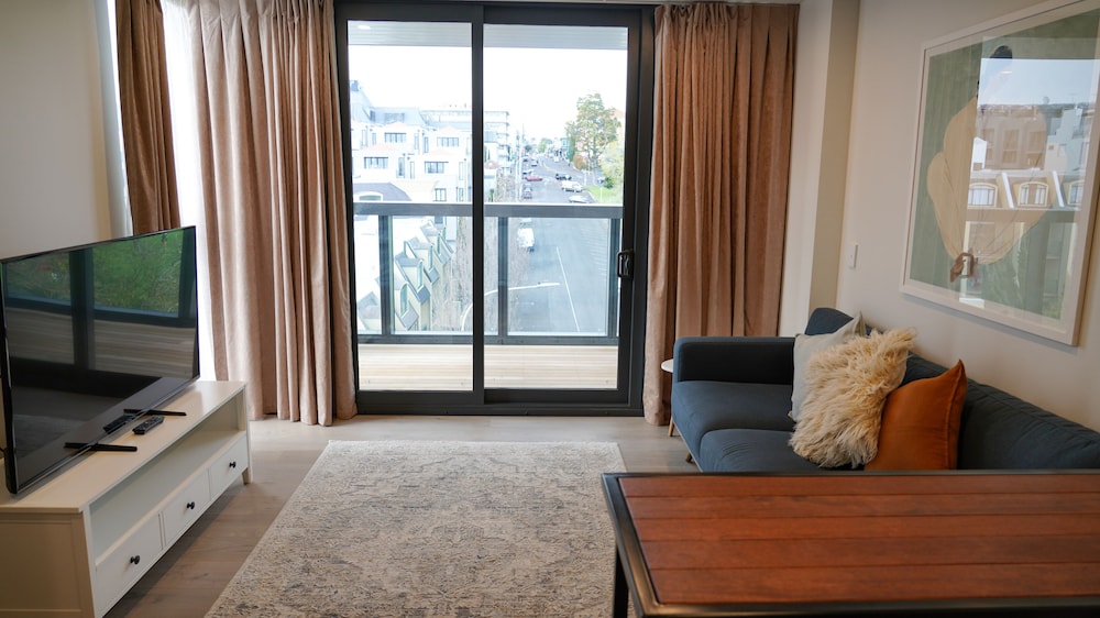 Deluxe Apartment, 1 King Bed, Balcony