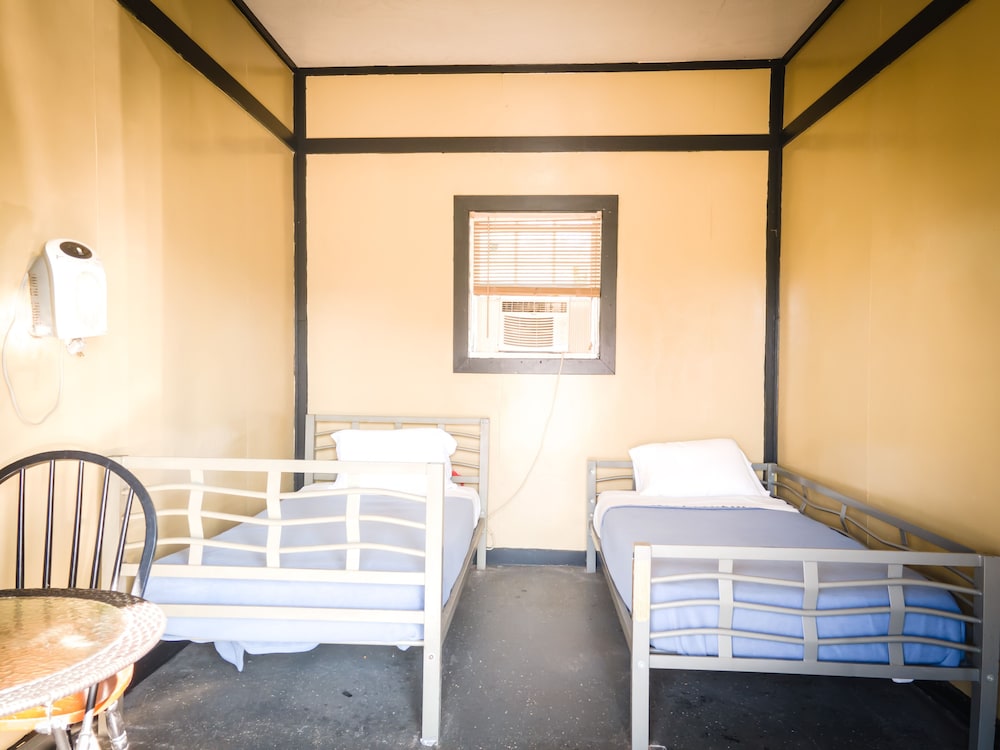 Basic Cabin, 2 Twin Beds photo 1