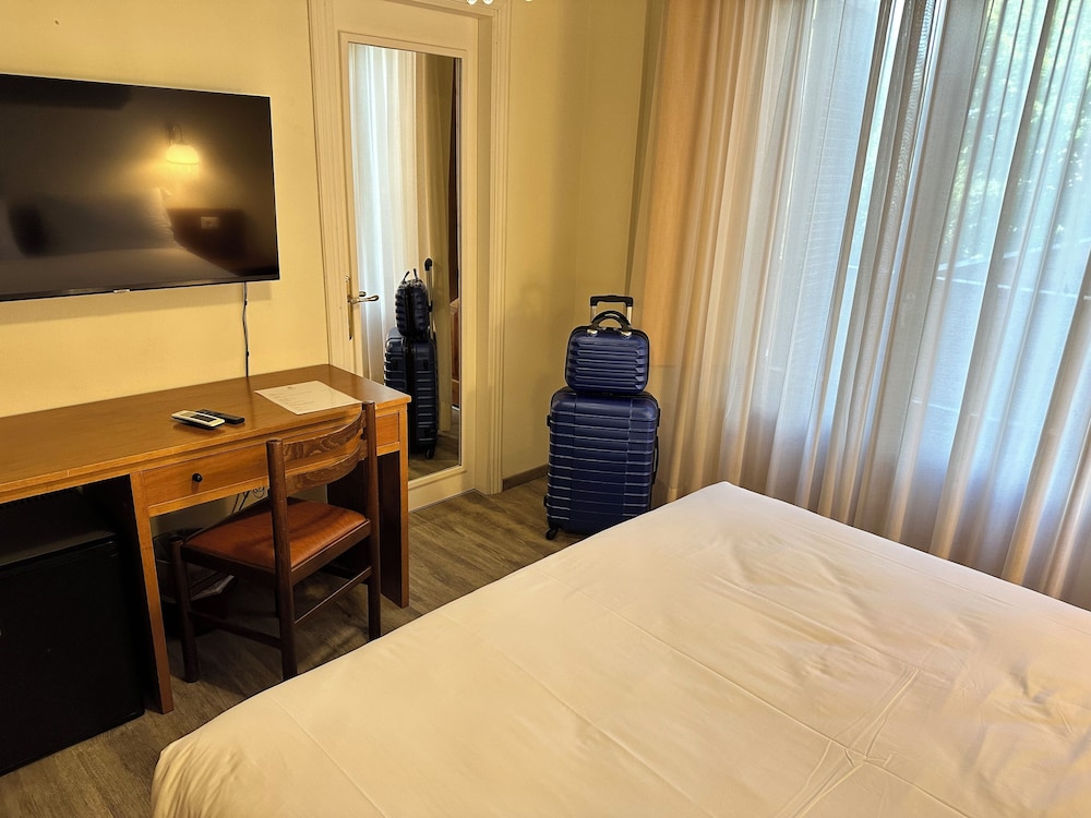 Classic Double Room Single Use photo 3