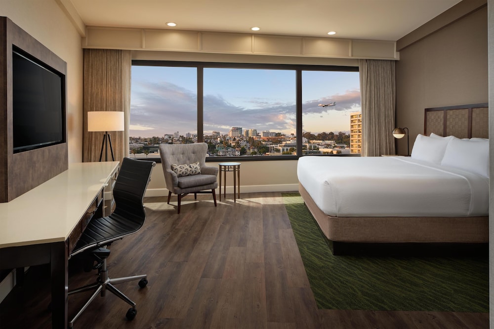Standard Room, 1 King Bed, Non Smoking, City View