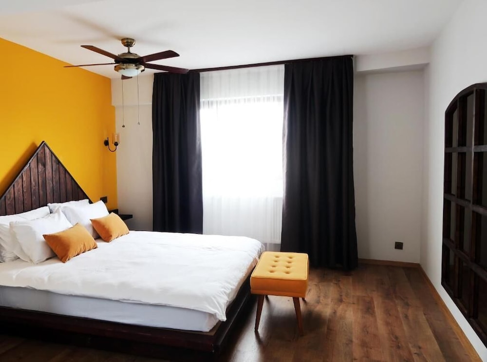 Family Twin Room, City View photo 3