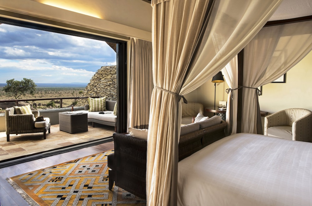 Room, 1 King Bed (Horizon Water Hole View)