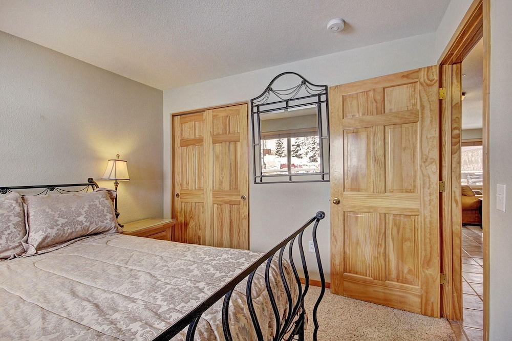 Condo, 2 Bedrooms photo 2