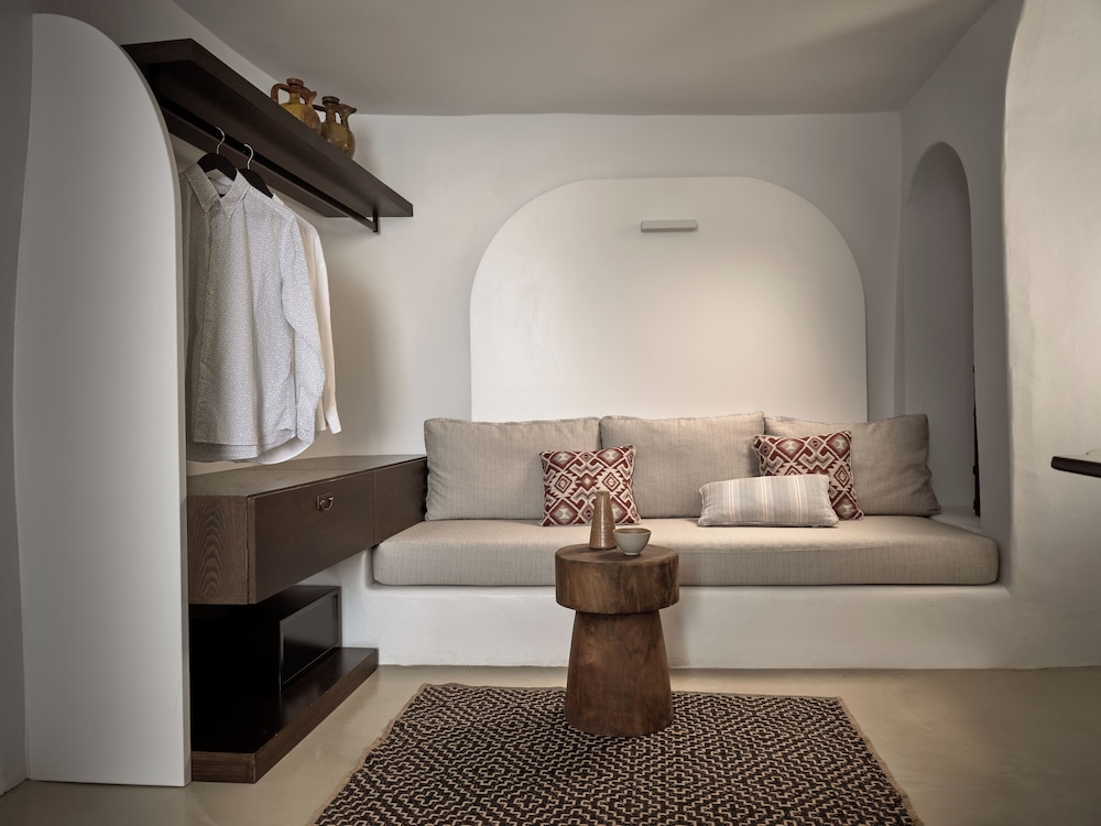 Plunge Pool Superior Suite with Sunset View