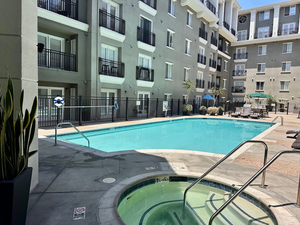 Allura Little Italy - 2 BR in Downtown s Top Spot, Bild 12