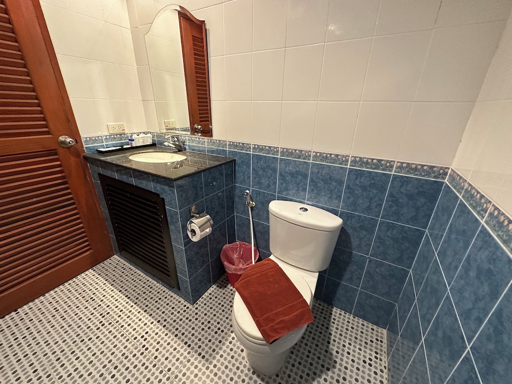 Deluxe Double Room - Photo 13
