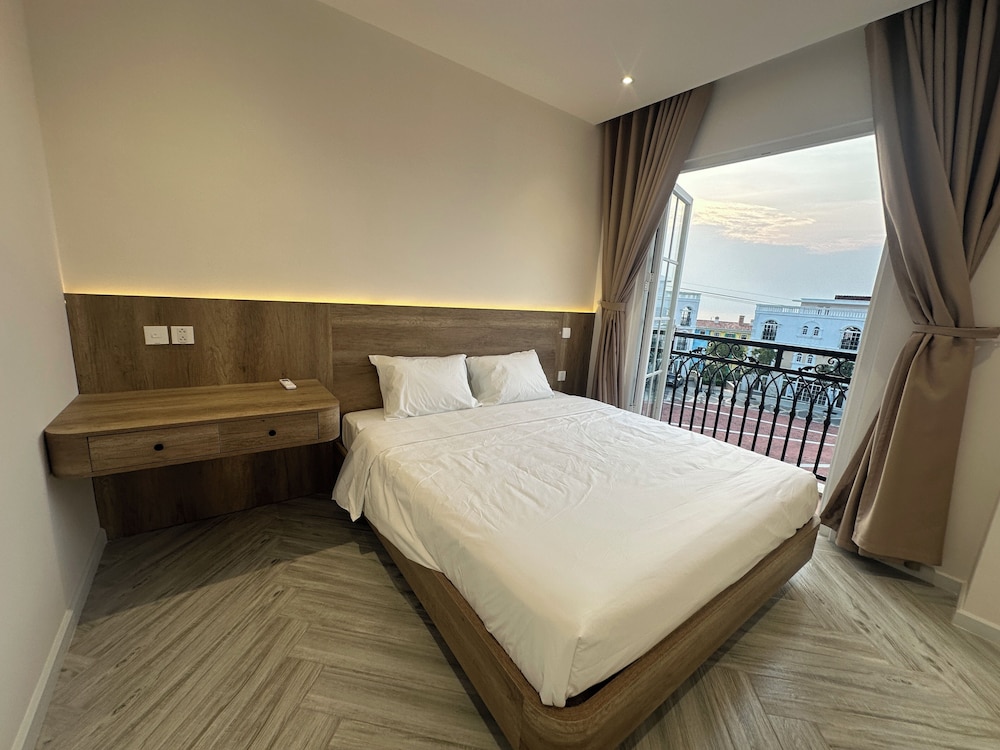 Deluxe Suite, City View