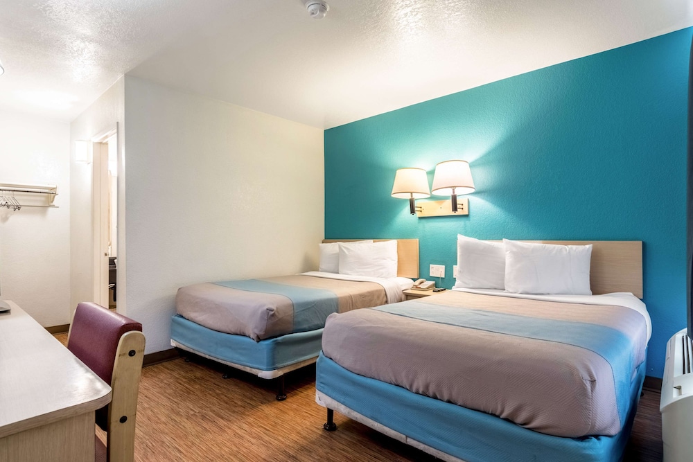 Standard Room, 2 Double Beds, Non Smoking