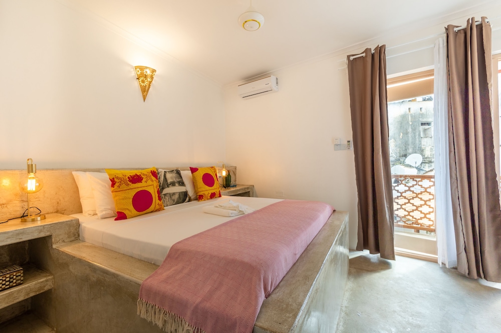 Signature Suite