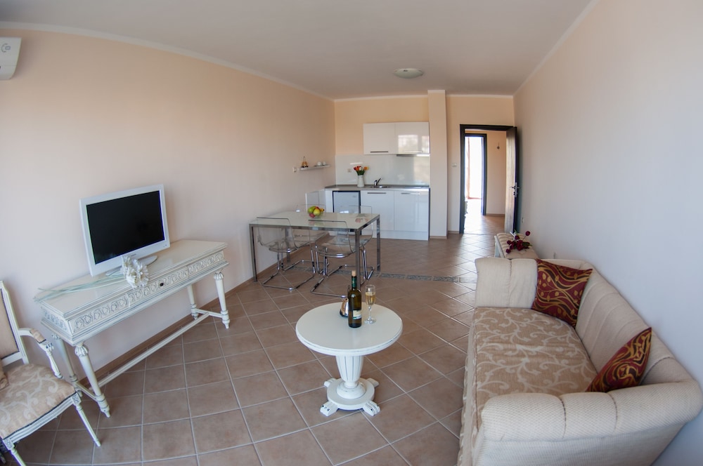 Apartment, 1 Bedroom, River View Or Sea View photo 3