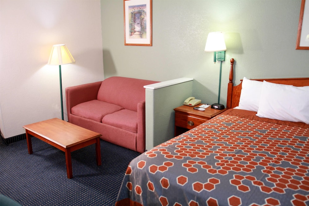 Room, 1 King Bed, Non Smoking - Photo 2