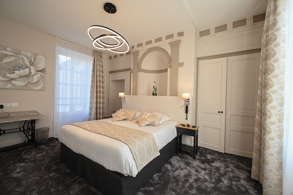 Deluxe Room - Photo 15