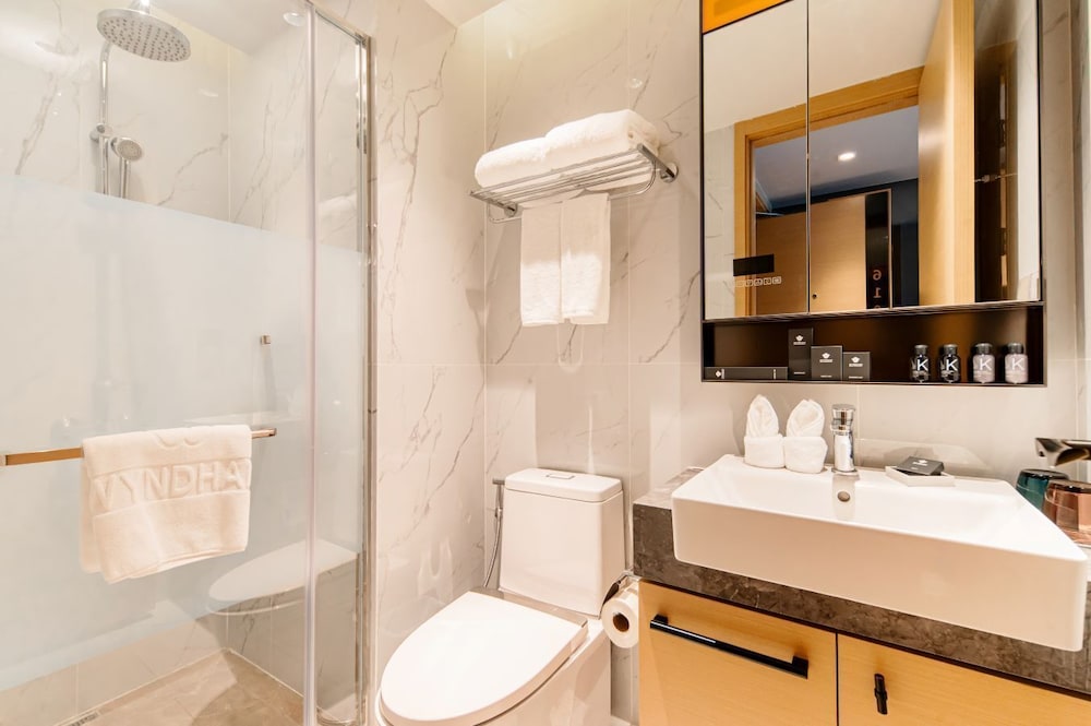 Superior King Room with City View