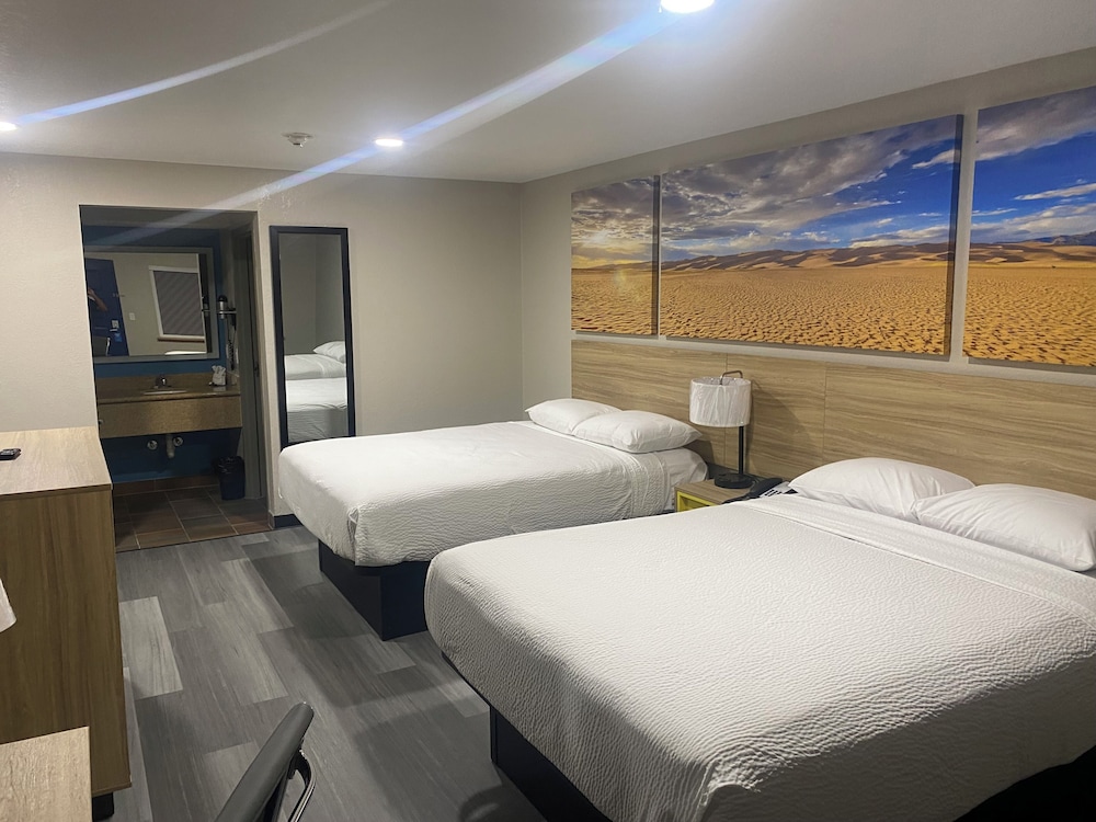 Room, 2 Queen Beds, Non Smoking - Photo 5